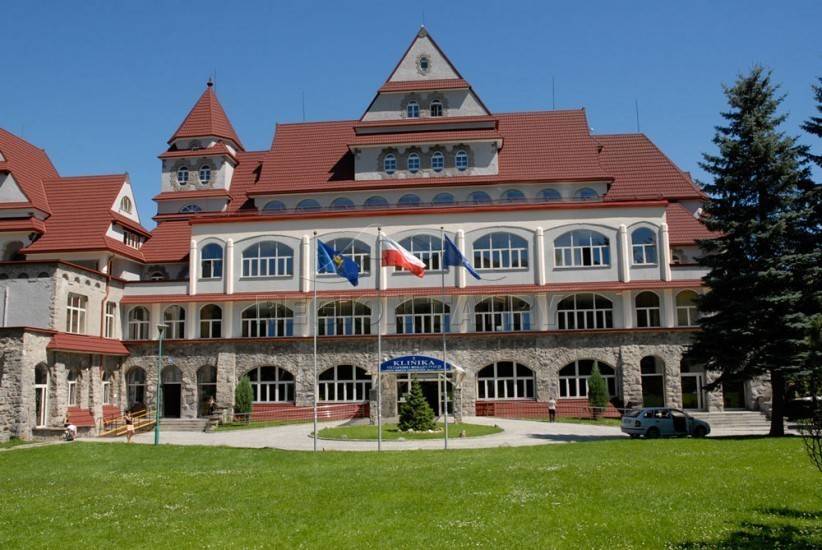 Reroofing of a historic hospital in the mountains