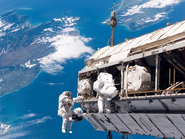 Extraterrestrial Roofs: Architectural Marvels Beyond Earth