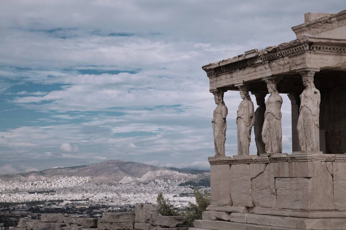 Art and tradition of preserving Europe΄s historical roofs