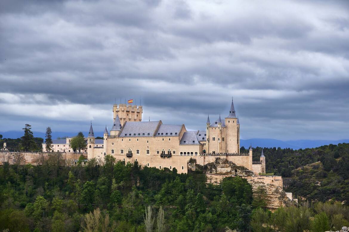 Art and tradition of preserving Europe΄s historical roofs