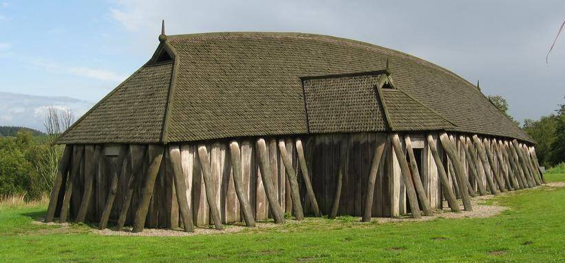 Art and tradition of preserving Europe΄s historical roofs