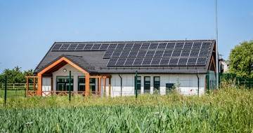 Hogyan lehet napelemet telepíteni a Gerard tetőre?