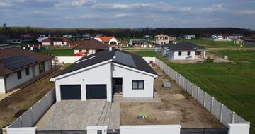 ESETTANULMÁNY: A SZEGLEMEZES TETŐK IDEÁLIS CSERÉPANYAGA A KŐSZÓRT FÉM TETŐFEDÉS