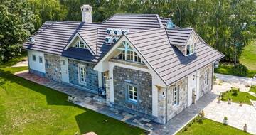 AMIKOR A SZÍVÜNK A RUSZTIKUS STÍLUSRA VÁGYIK, DE AZ ESZÜNK A MODERN TETŐCSEREPEKET RÉSZESÍTI ELŐNYBEN