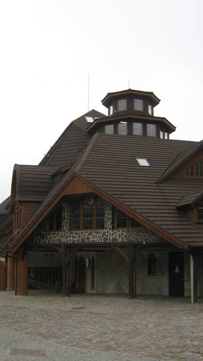 GERARD Corona kaštonas Hotel Szymbark