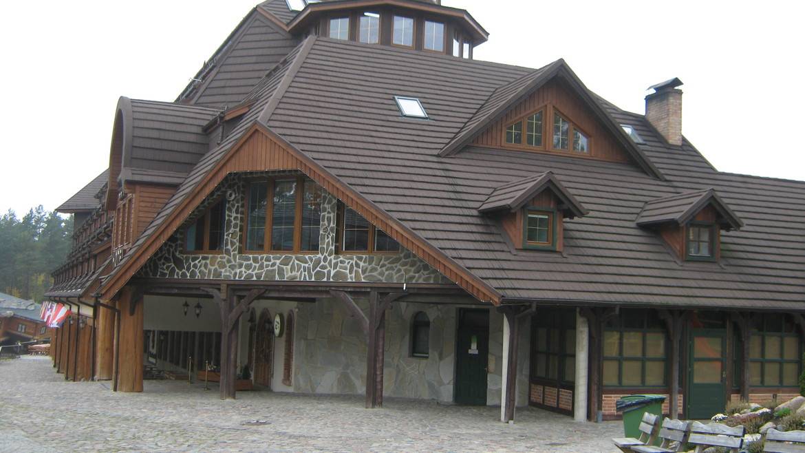 GERARD CORONA Chestnut Hotel Szymbark