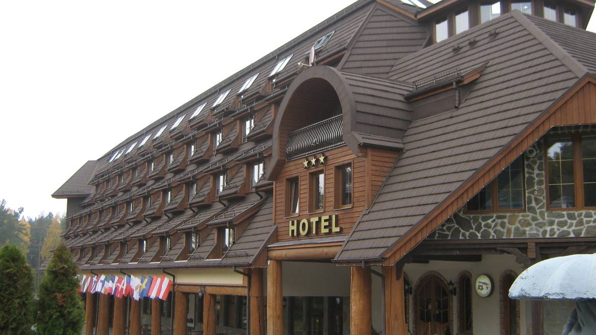 GERARD CORONA Chestnut Hotel Szymbark