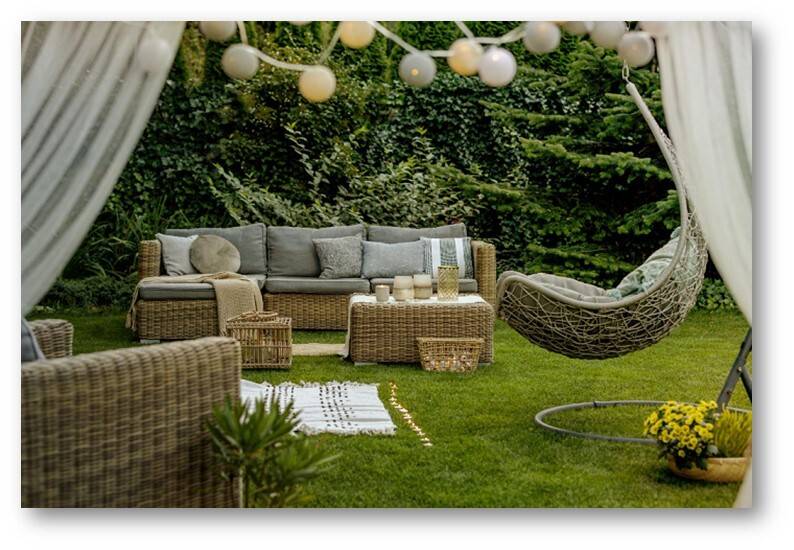 Idei de amenajare a curţii micuţe din spate