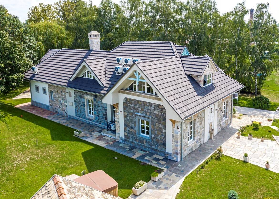 Când inima îşi doreşte ţigle din lemn, dar mintea preferă ţiglele moderne pentru acoperişuri