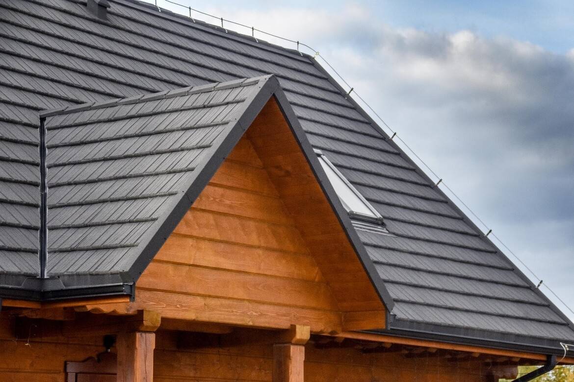 Când inima îşi doreşte ţigle din lemn, dar mintea preferă ţiglele moderne pentru acoperişuri