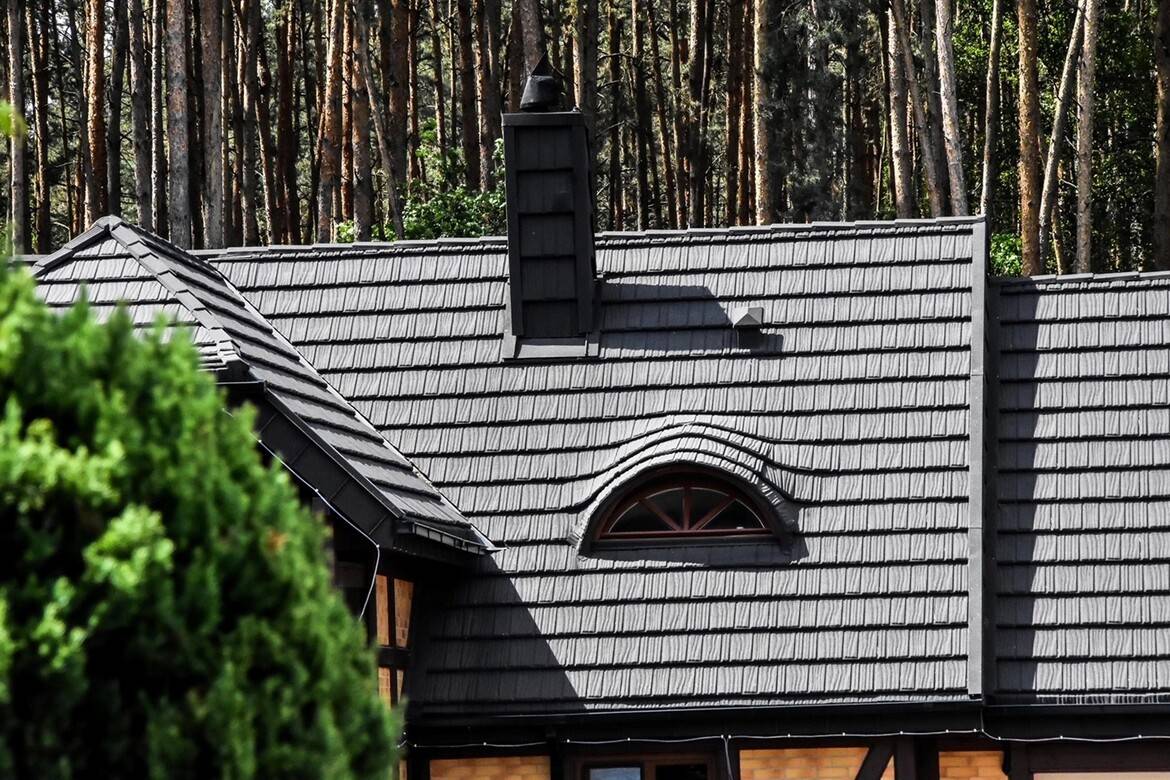 Când inima îşi doreşte ţigle din lemn, dar mintea preferă ţiglele moderne pentru acoperişuri