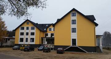 GERARD KORONA ŠINDRA Charcoal Hotel Giby