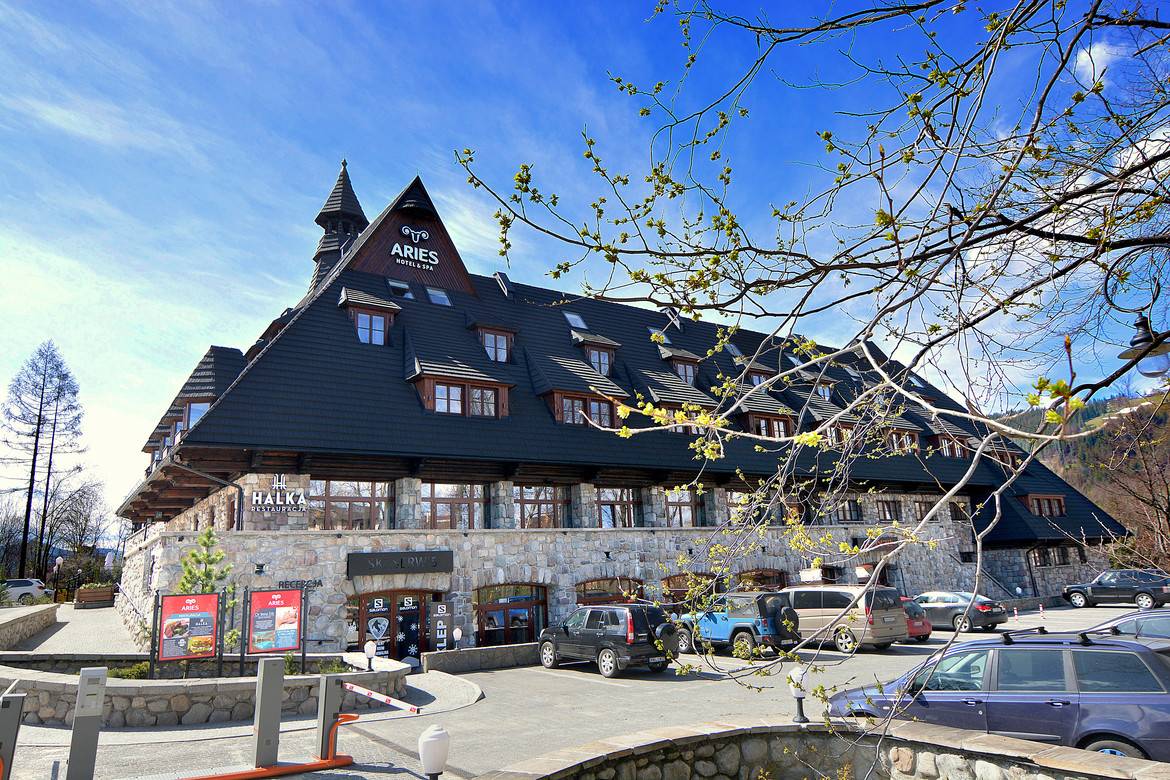 GERARD KORONA ŠINDRA Deep Black Hotel Aries, Zakopane, Poland