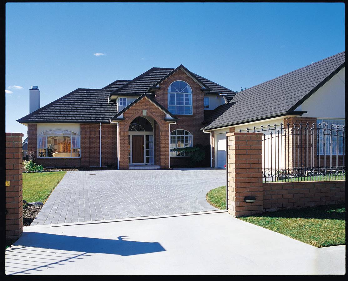 GERARD KORONA ŠINDRA Charcoal