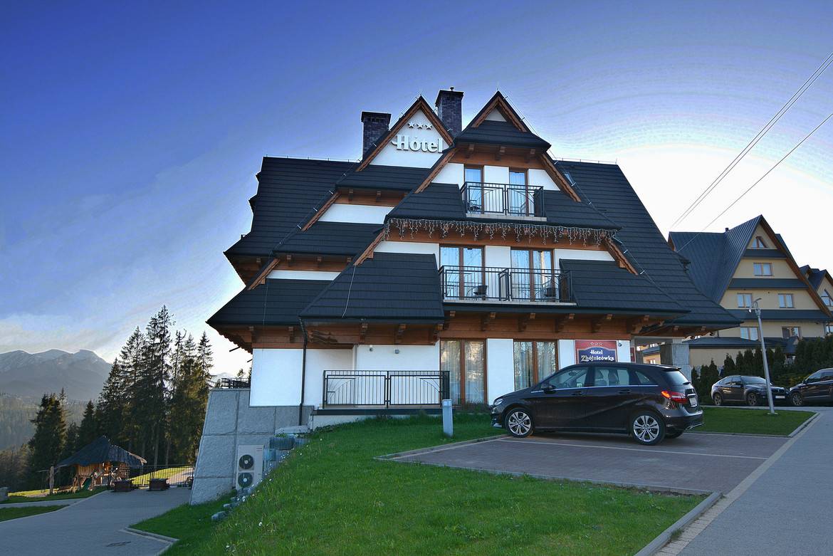 GERARD KORONA ŠINDRA Charcoal Hotel Zbójnicówka, Bukowina Tatrzańska