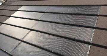 eQube solarni strešnik Eleganta Black