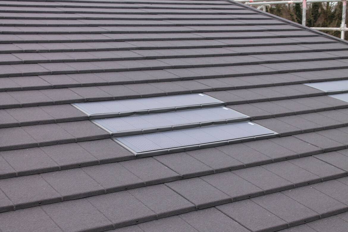eQube solarni strešnik Eleganta Black