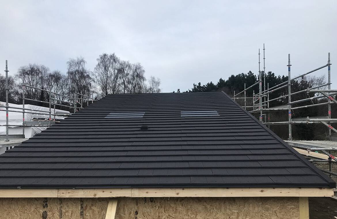 eQube solarni strešnik Eleganta Black