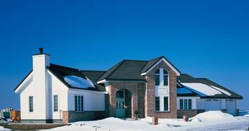 Kovinske strehe v mrzlem zimskem vremenu