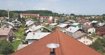 Niti nevihta s točo ni mogla uničiti te strehe