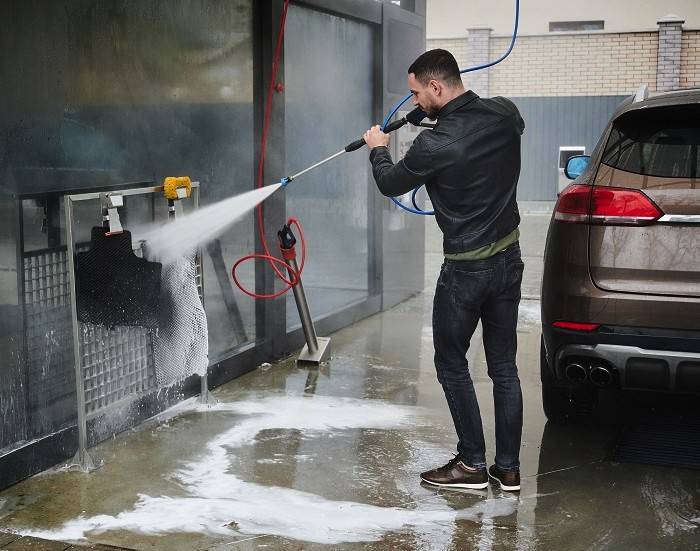 Kako pravilno uporabiti tlačni čistilnik pri pranju?