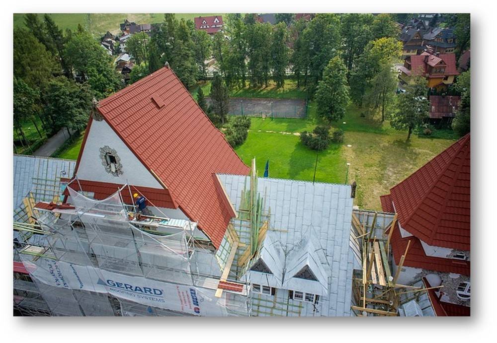 Prenova strehe bolnišnice v zavetju gora
