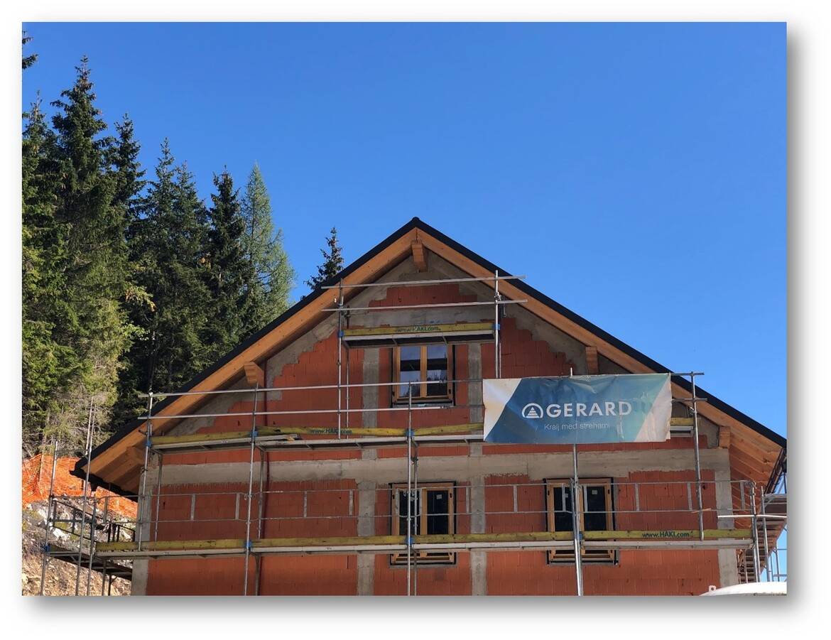 Prenovljena Mozirska koča na Golteh v sožitju z lokalnim okoljem in alpsko arhitekturo