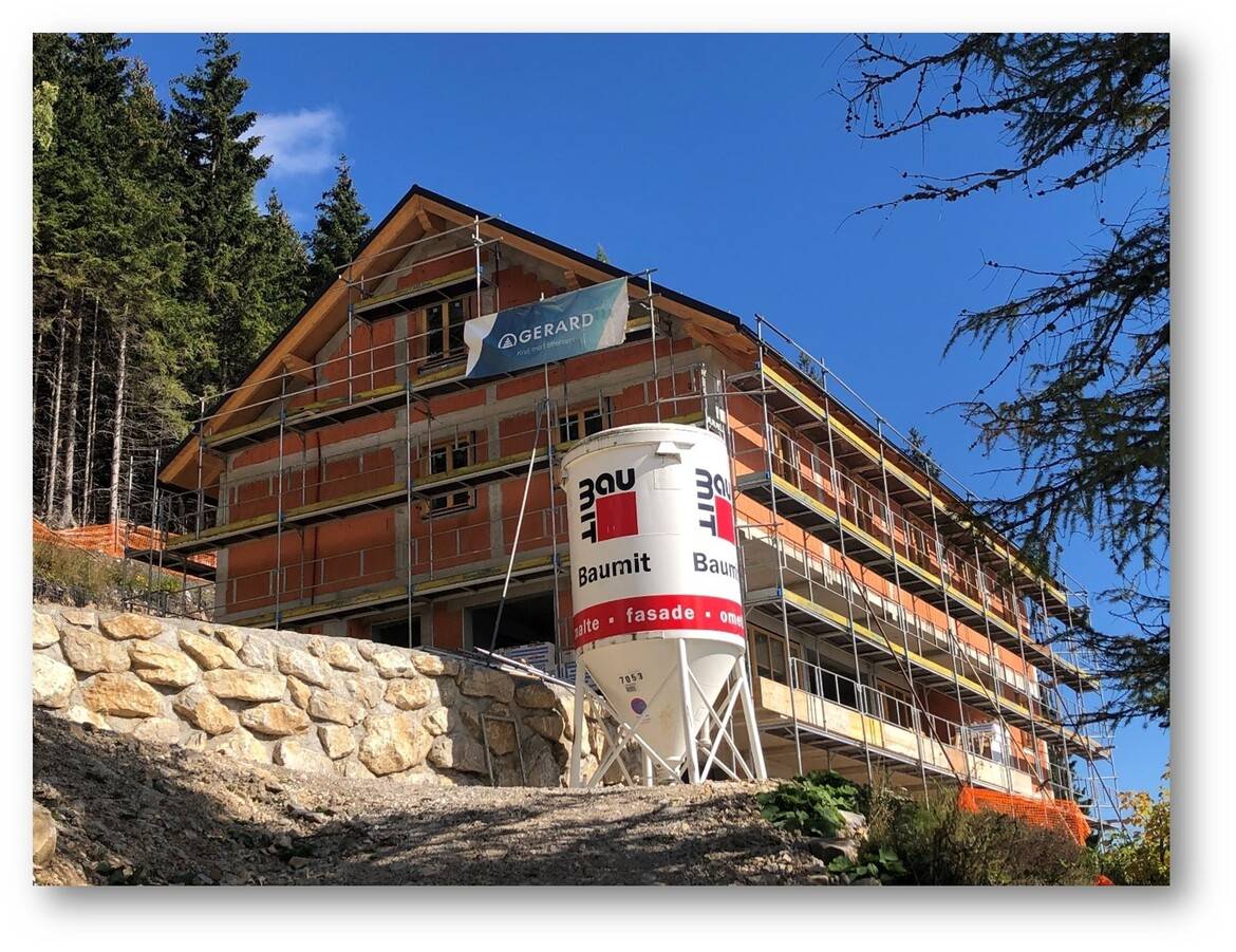 Prenovljena Mozirska koča na Golteh v sožitju z lokalnim okoljem in alpsko arhitekturo