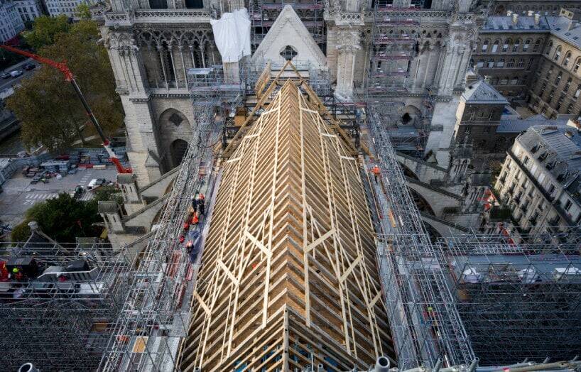 Vir: Designboom. “Notre Dame de Paris spire installation to mark cathedral΄s opening.“