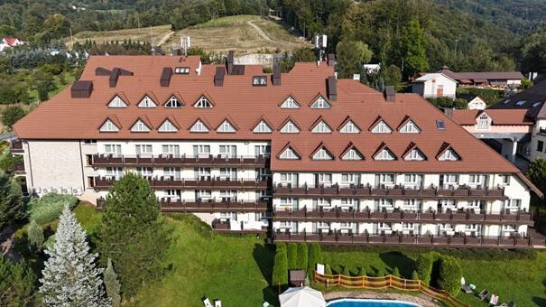 PREOBLIKOVANJE GORSKEGA HOTELA: KAKO JE GERARDOVA LAHKA STREHA POSTALA ODLIČNA IZBIRA ZA VZDRŽLJIVOST IN SLOG