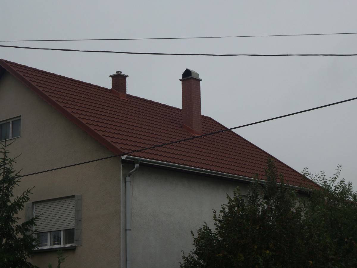 Kétszintes családi ház fedésének cseréje
