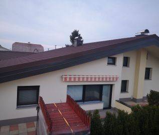 Večstanovanjska hiša