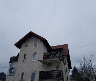 Večstanovanjska hiša