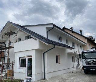 Večstanovanjska hiša