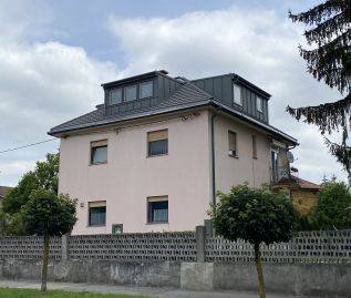 Večstanovanjska hiša