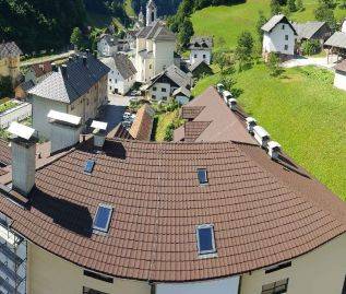 Večstanovanjska hiša