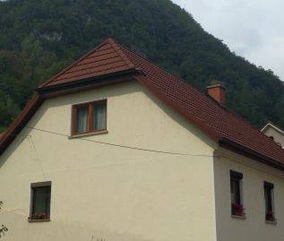 Večstanovanjska hiša