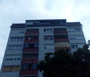 Večstanovanjska hiša