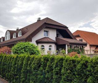 Večstanovanjska hiša