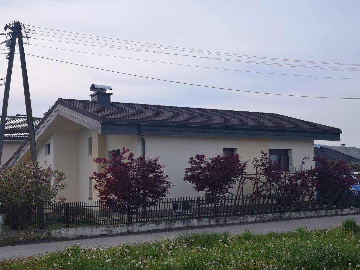 Večstanovanjska hiša