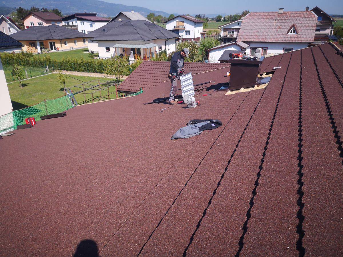 Večstanovanjska hiša