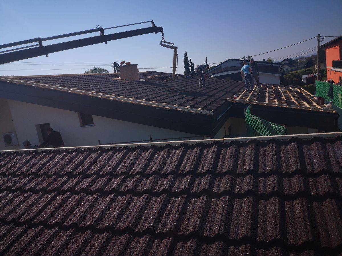 Večstanovanjska hiša