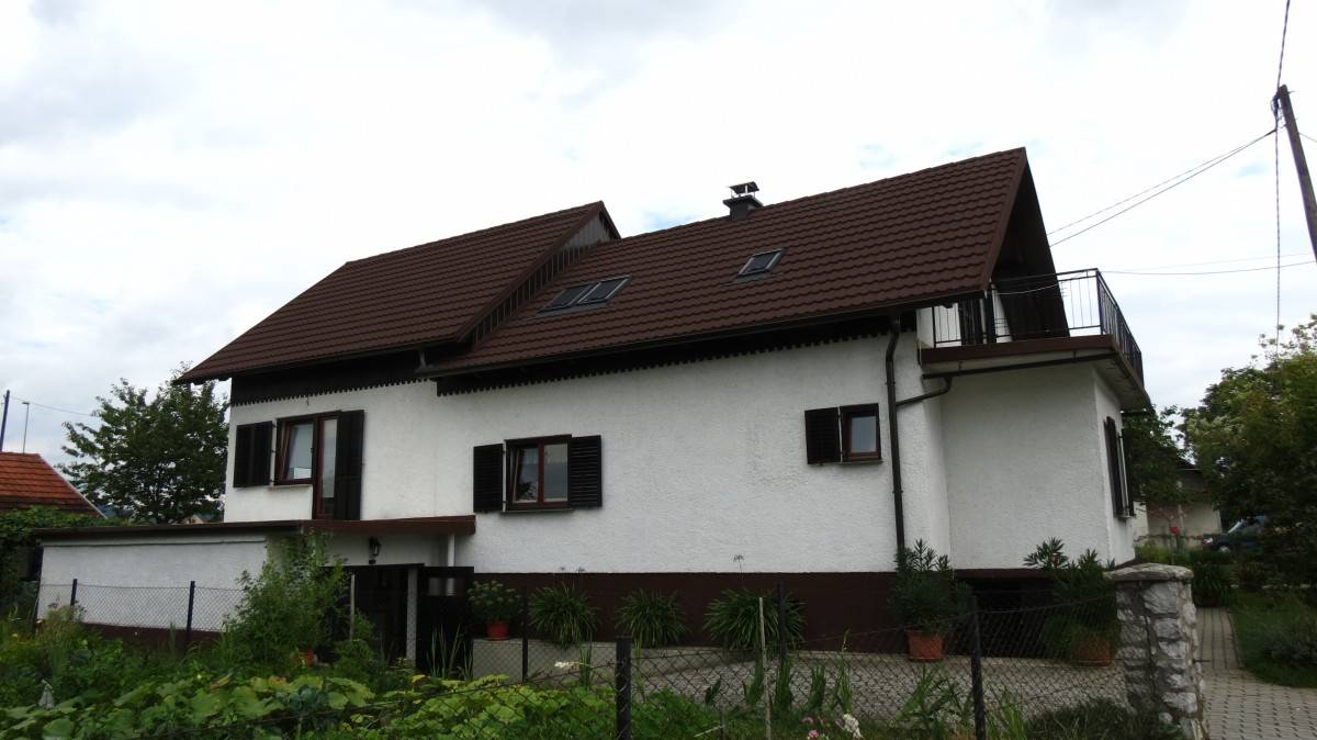 STANOVANJSKA HIŠA NA POLZELI