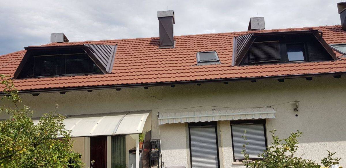 Večstanovanjska hiša