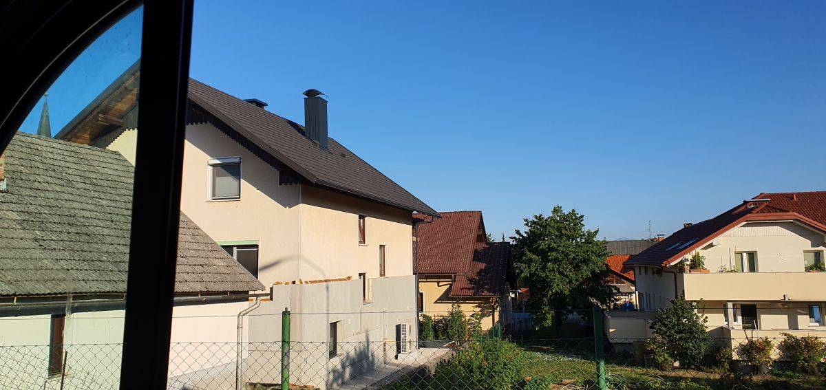 Enodružinska hiša