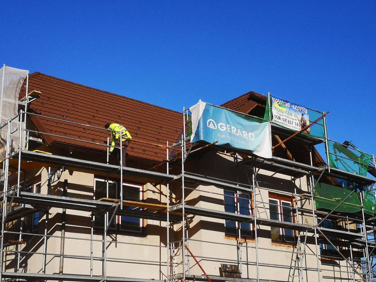 Večstanovanjska hiša