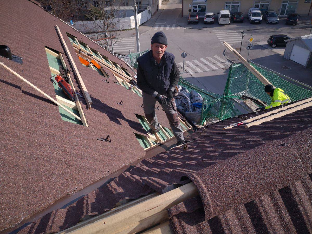 Večstanovanjska hiša