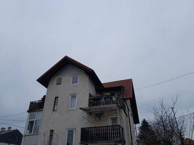 Večstanovanjska hiša
