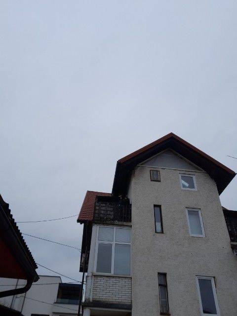 Večstanovanjska hiša