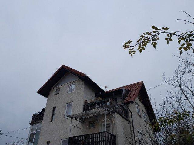 Večstanovanjska hiša